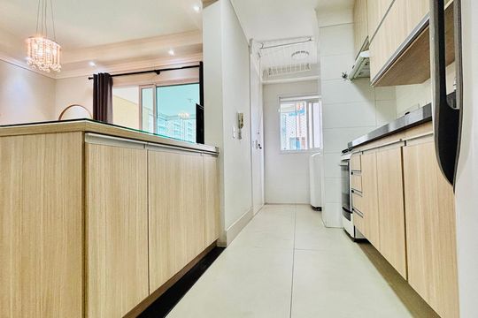 Cozinha de apartamento à venda com 2 quartos, 76m² em Dezoito do Forte Empresarial/alphaville., Barueri