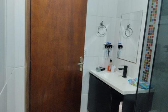 Banheiro de apartamento à venda com 2 quartos, 56m² em Parque Capuava, Santo André