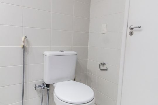 Banheiro da Suíte de apartamento para alugar com 1 quarto, 158m² em Centro Empresarial Tamboré, Santana de Parnaíba
