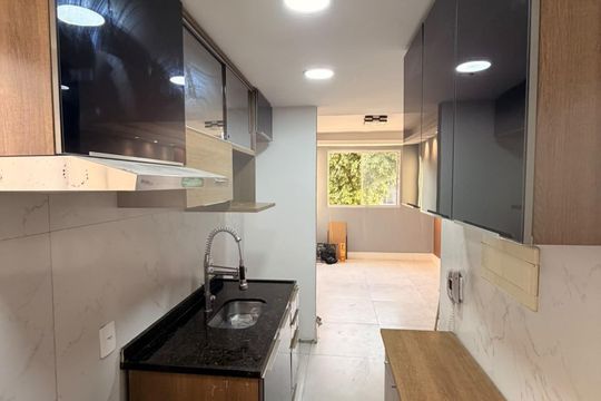 Cozinha de apartamento para alugar com 2 quartos, 41m² em Cascadura, Rio de Janeiro
