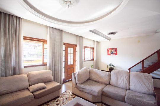 Sala 1 de casa à venda com 3 quartos, 300m² em Nacional, Contagem