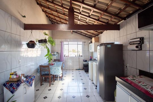 Cozinha e Área de Serviço de casa à venda com 3 quartos, 300m² em Nacional, Contagem
