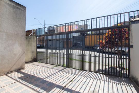 Garagem de casa à venda com 3 quartos, 300m² em Nacional, Contagem