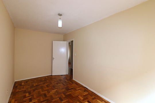 Quarto 1 de apartamento para alugar com 2 quartos, 55m² em Jardim Dona Leopoldina, Porto Alegre