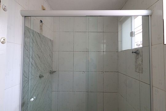 Banheiro de apartamento para alugar com 2 quartos, 55m² em Jardim Dona Leopoldina, Porto Alegre