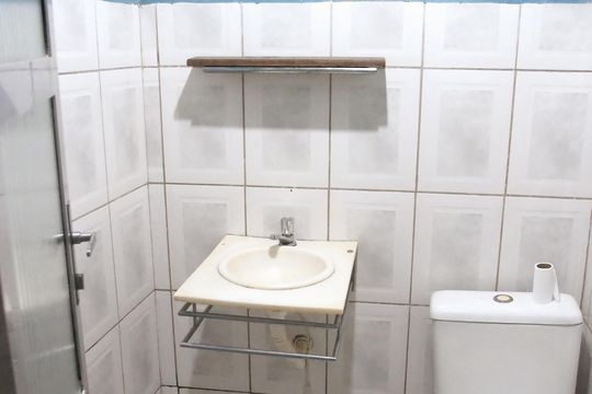 Casa 3 - Banheiro  de casa à venda com 3 quartos, 250m² em Socorro, São Paulo