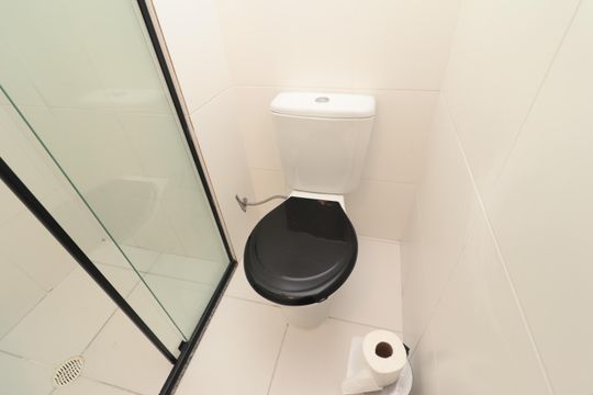 Banheiro de kitnet/studio para alugar com 1 quarto, 27m² em Jardim Helena, São Paulo