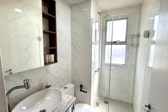 Banheiro de apartamento para alugar com 2 quartos, 55m² em Jardim Sao Judas Tadeu, Guarulhos