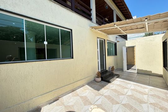 Fachada de casa à venda com 3 quartos, 167m² em Vila Valqueire, Rio de Janeiro
