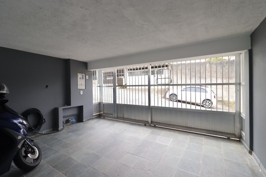 Garagem de casa à venda com 2 quartos, 162m² em Vila Guaraciaba, Santo André