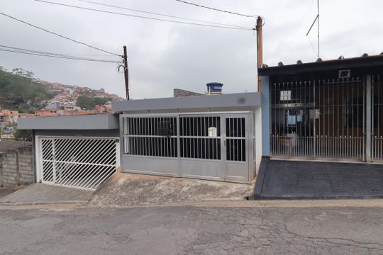 Fachada de casa à venda com 2 quartos, 162m² em Vila Guaraciaba, Santo André