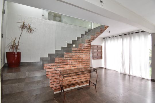 Sala/Cozinha de casa para alugar com 2 quartos, 182m² em Mossunguê, Curitiba