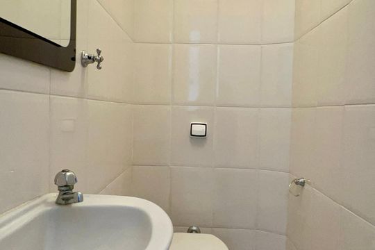 Banheiro de serviço de apartamento para alugar com 3 quartos, 180m² em Jardim Paulista, São Paulo
