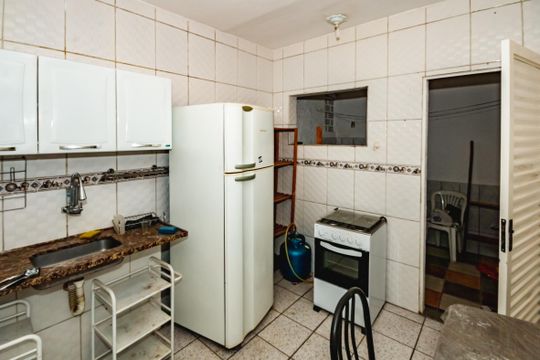 Cozinha de casa de condomínio à venda com 2 quartos, 44m² em Planalto, Belo Horizonte