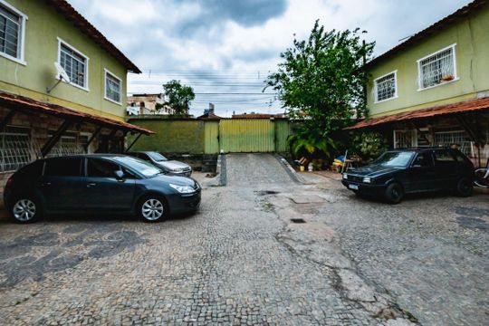Garagem de casa de condomínio à venda com 2 quartos, 44m² em Planalto, Belo Horizonte