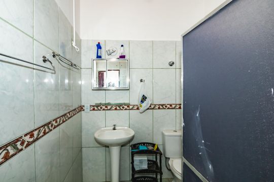 Banheiro Social de casa de condomínio à venda com 2 quartos, 44m² em Planalto, Belo Horizonte