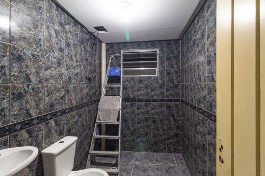 Banheiro de casa para alugar com 2 quartos, 55m² em Cidade Ariston Estela Azevedo, Carapicuíba