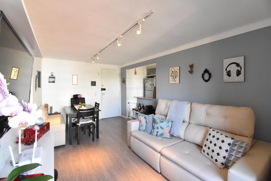 Sala de apartamento à venda com 2 quartos, 59m² em Cabral, Curitiba