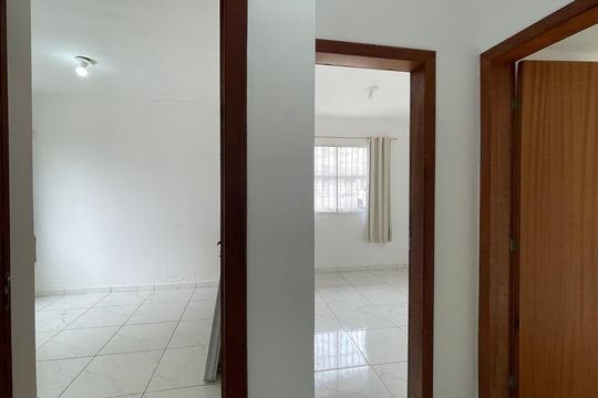 Corredor de distribuição de apartamento para alugar com 3 quartos, 75m² em Caminho Novo, Palhoça