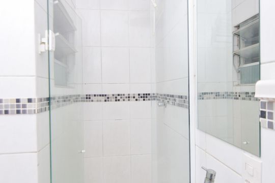 Banheiro de apartamento para alugar com 1 quarto, 30m² em Jardim Santa Mena, Guarulhos