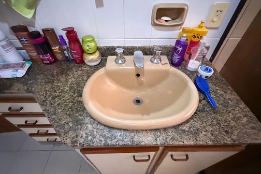 Banheiro social de apartamento para alugar com 4 quartos, 270m² em Jardim das Conchas, Guarujá