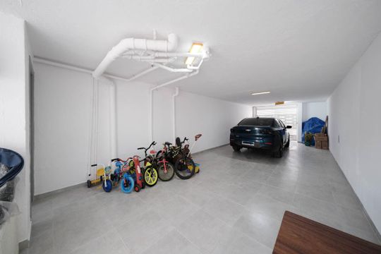 Garagem de casa à venda com 3 quartos, 144m² em Vila Ré, São Paulo