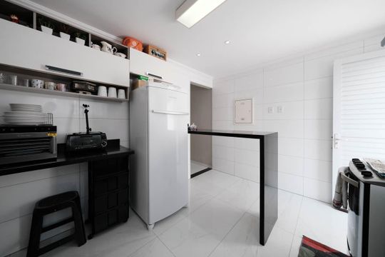 Cozinha  de casa à venda com 3 quartos, 144m² em Vila Ré, São Paulo
