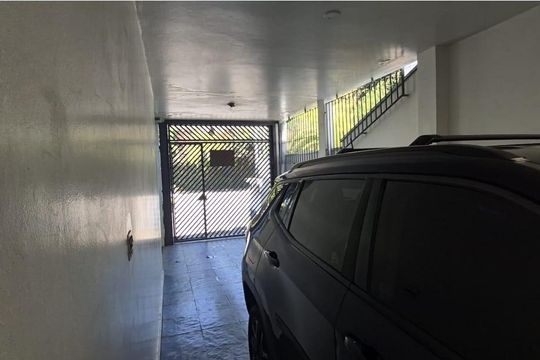 Garagem de casa à venda com 4 quartos, 258m² em Jardim Londrina, São Paulo