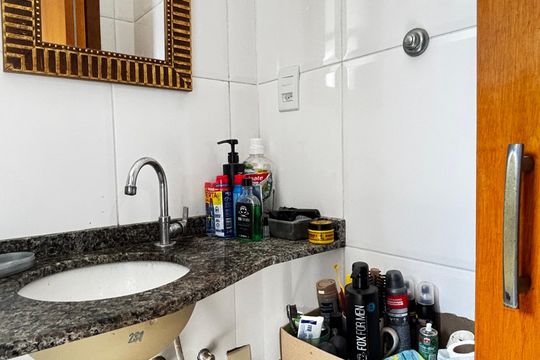 Banheiro da Suíte de apartamento à venda com 2 quartos, 63m² em Vila Curuçá, Santo André
