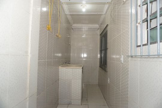 Lavanderia de casa para alugar com 1 quarto, 28m² em Jardim Vitória, Embu das Artes