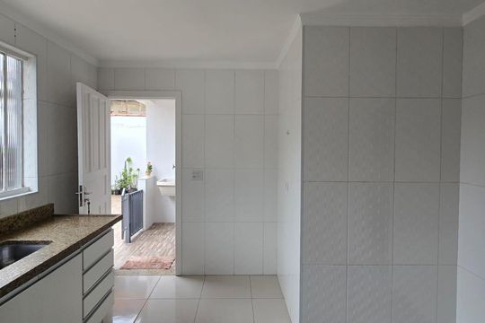 Cozinha de casa para alugar com 2 quartos, 60m² em Jardim Santa Maria, Guarulhos