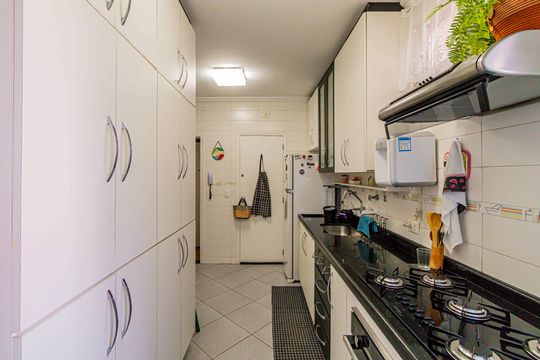 Cozinha de apartamento para alugar com 3 quartos, 80m² em Água Branca, São Paulo