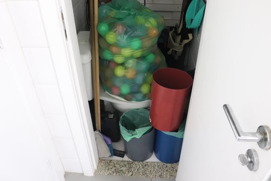 Banheiro de Serviço de apartamento para alugar com 3 quartos, 110m² em Parque Tamandaré, Campos dos Goytacazes
