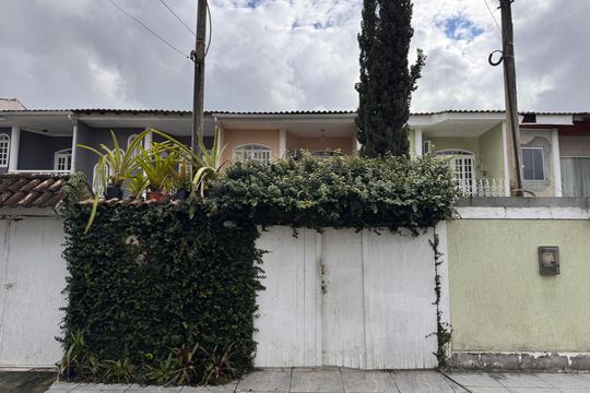 Fachada de casa de condomínio à venda com 3 quartos, 134m² em Ilha de Guaratiba, Rio de Janeiro