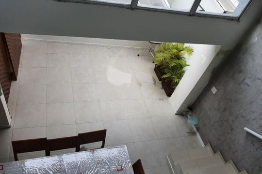 Casa à venda com 3 quartos, 180m² em Jardim Luanda, São Paulo