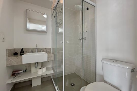 Banheiro de kitnet/studio à venda com 1 quarto, 36m² em Brooklin, São Paulo