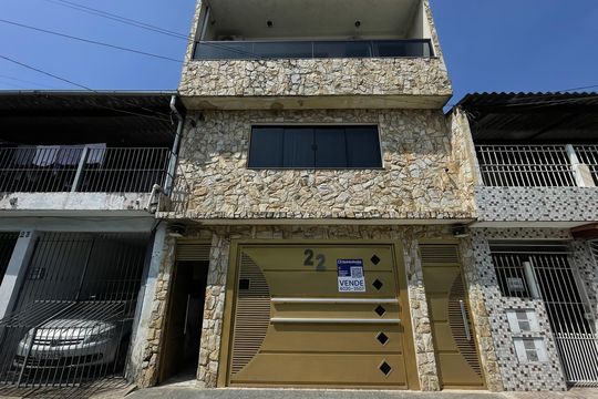 Fachada de casa à venda com 4 quartos, 120m² em Parque Guarani, São Paulo