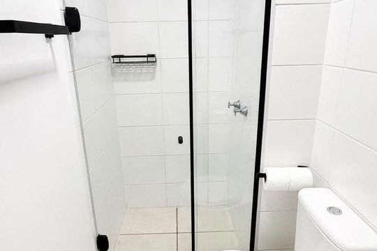 Banheiro de casa de condomínio à venda com 3 quartos, 150m² em Taquara, Rio de Janeiro