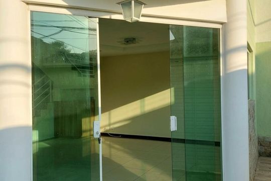 Sala de casa de condomínio à venda com 3 quartos, 150m² em Taquara, Rio de Janeiro