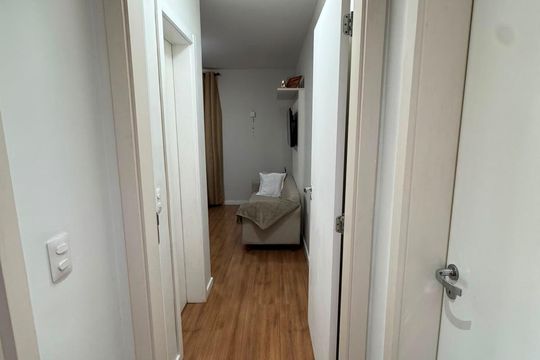 Corredor de apartamento para alugar com 2 quartos, 71m² em Rebouças, Curitiba