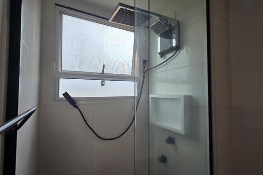 Banheiro de apartamento para alugar com 2 quartos, 35m² em Cerejeiras, São José dos Campos