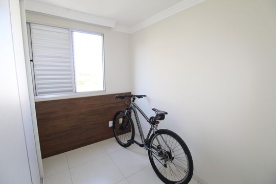 Quarto 2 de apartamento para alugar com 2 quartos, 50m² em Vila Tesouro, São José dos Campos