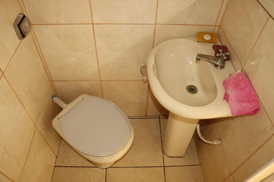Banheiro de serviço de casa para alugar com 2 quartos, 155m² em Parque Independencia, São Paulo