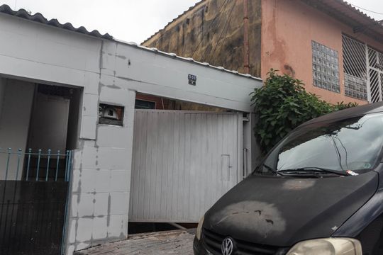 Fachada de casa para alugar com 2 quartos, 76m² em Jardim Rossin, São Paulo