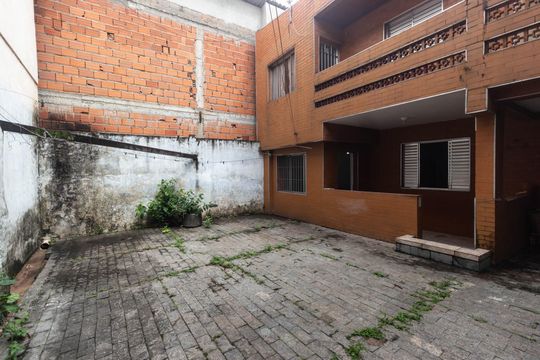 Garagem de casa para alugar com 2 quartos, 76m² em Jardim Rossin, São Paulo