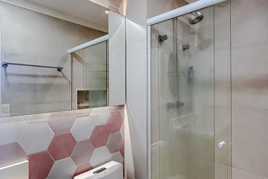 Banheiro da Suíte de apartamento para alugar com 2 quartos, 56m² em Jardim Analia Franco, São Paulo