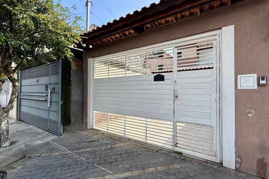 Fachada  de casa à venda com 2 quartos, 125m² em Cidade Martins, Guarulhos