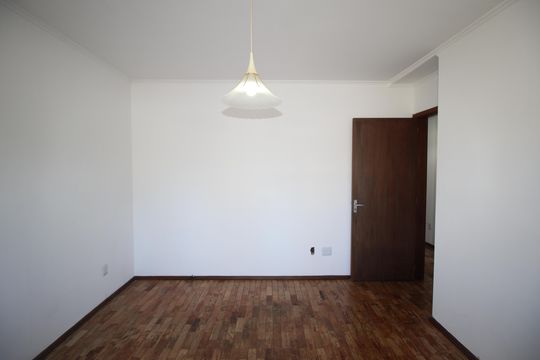 Quarto 1 de apartamento para alugar com 2 quartos, 80m² em Floresta, Porto Alegre