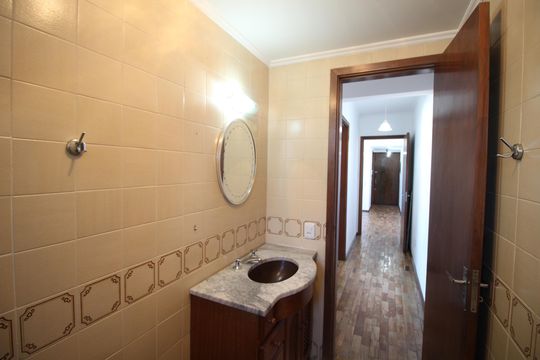 Banheiro de apartamento para alugar com 2 quartos, 80m² em Floresta, Porto Alegre