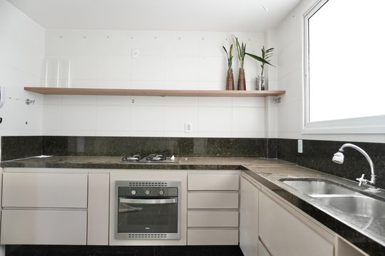 Cozinha de apartamento à venda com 4 quartos, 123m² em Buritis, Belo Horizonte
